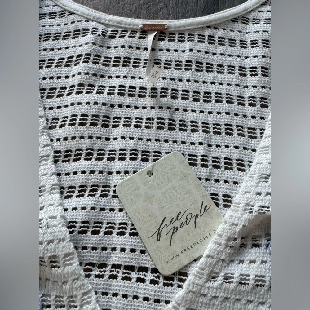 Free People Seaside Walk Top. NWT. Crochet. Appliqués. Wmn’s Sz XS. - Picture 5 of 11